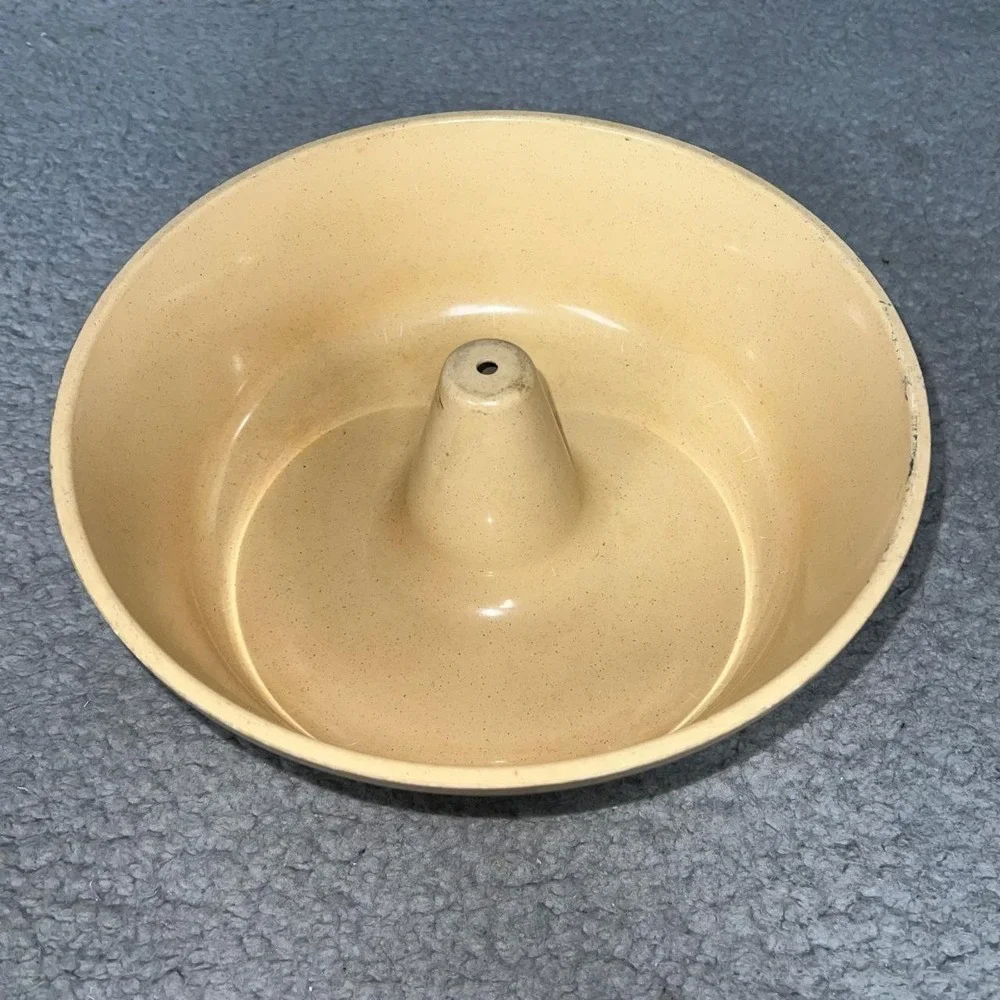 VTG Regal Ware Microwave Melamine Bundt Cake‎ Baking Pan Speckled Almond
